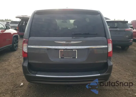 2015 Chrysler Town & Country Touring z USA, uszkodzony, nr VIN 2C4RC1BG0FR716636